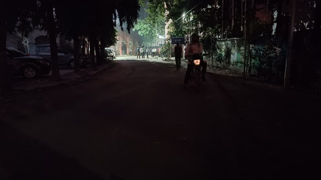 पलामूः 18 हजार पोल पर सिर्फ 7000 लाइटें, शहर की रोशनी फीकी पड़ी