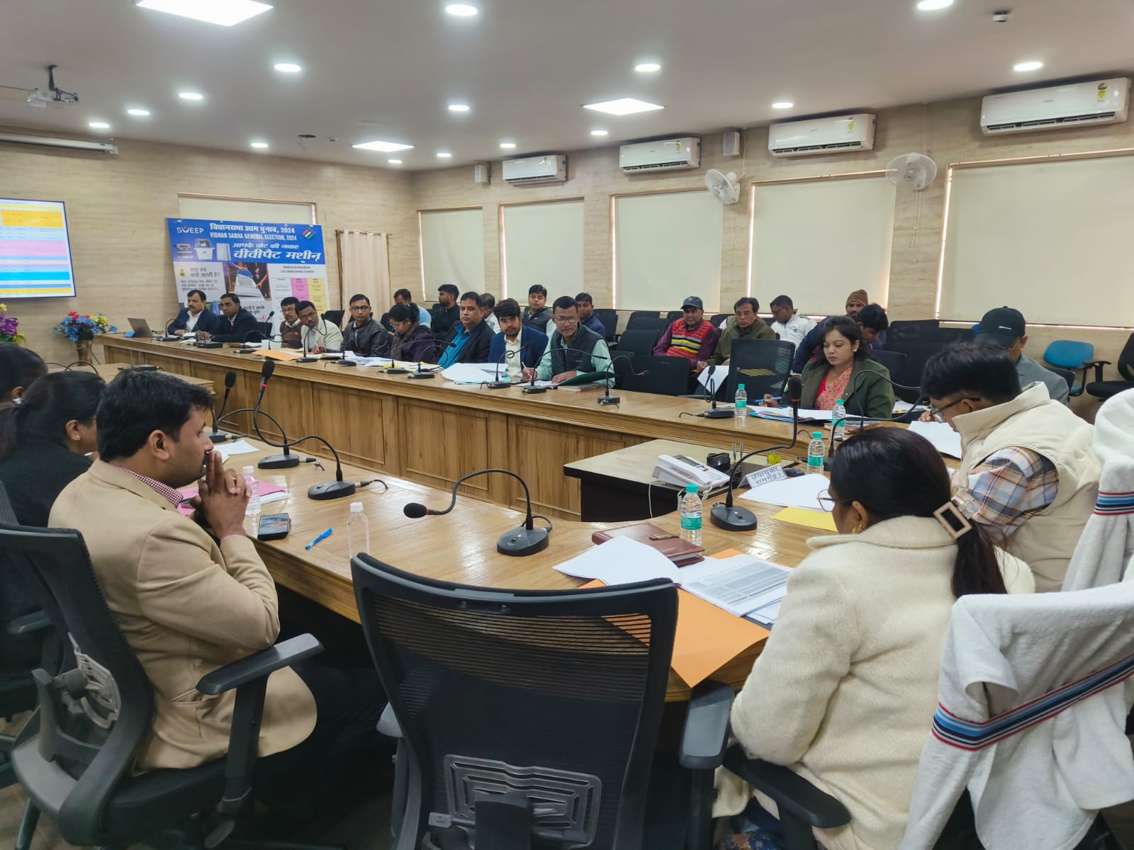 जमीन अधिग्रहण के मामलों को जल्द निबटाएं: रामगढ़ डीसी