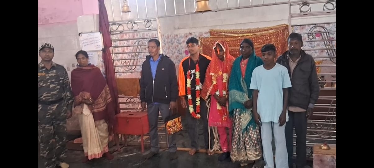 लातेहारः कोर्ट के आदेश पर जेल में बंद आरोपी की पीड़िता के साथ हुई शादी