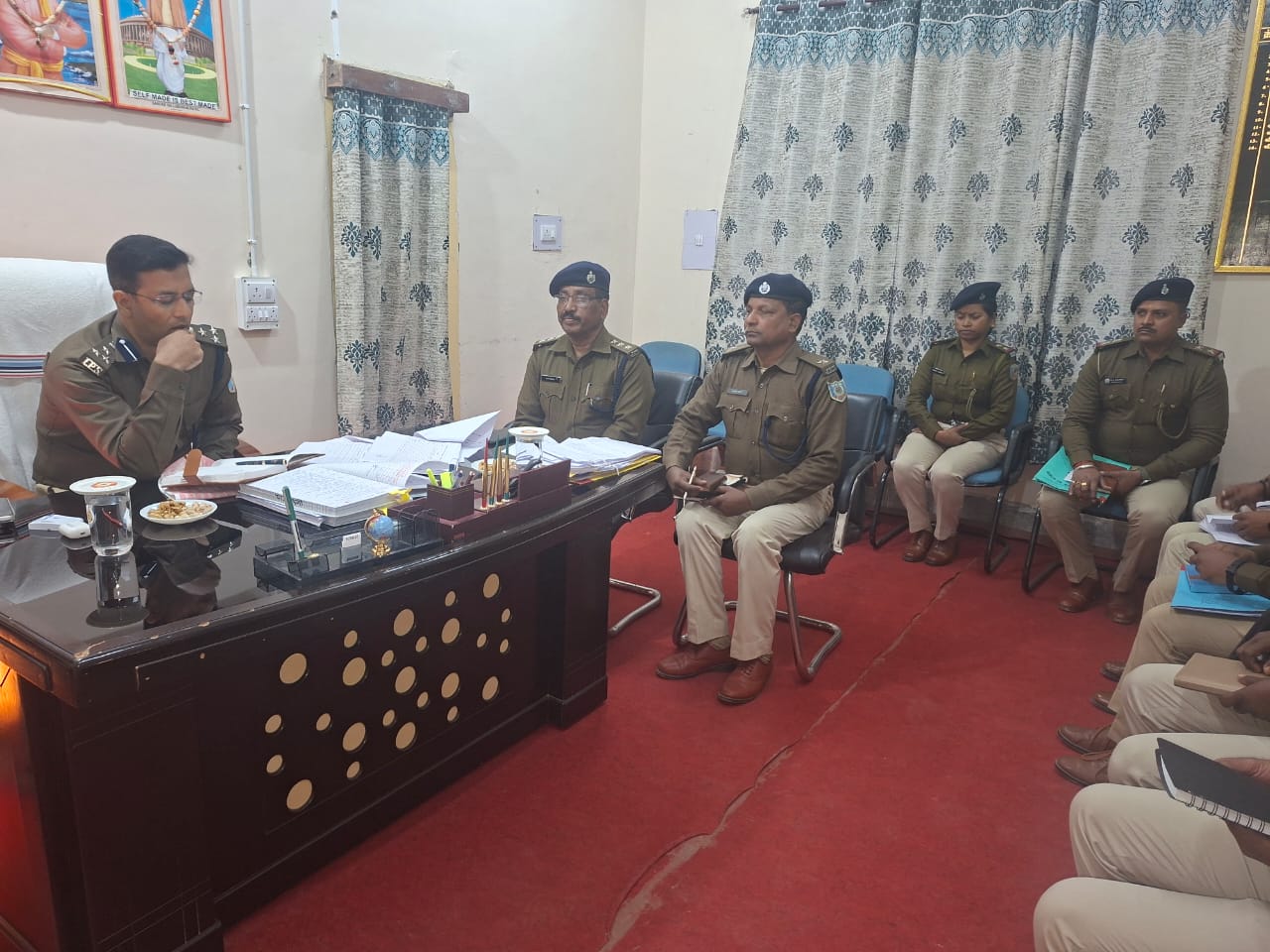 पलामूः बंशीधर नगर पहुंचे DIG, पुलिस अधिकारियों को दिए सख्त निर्देश