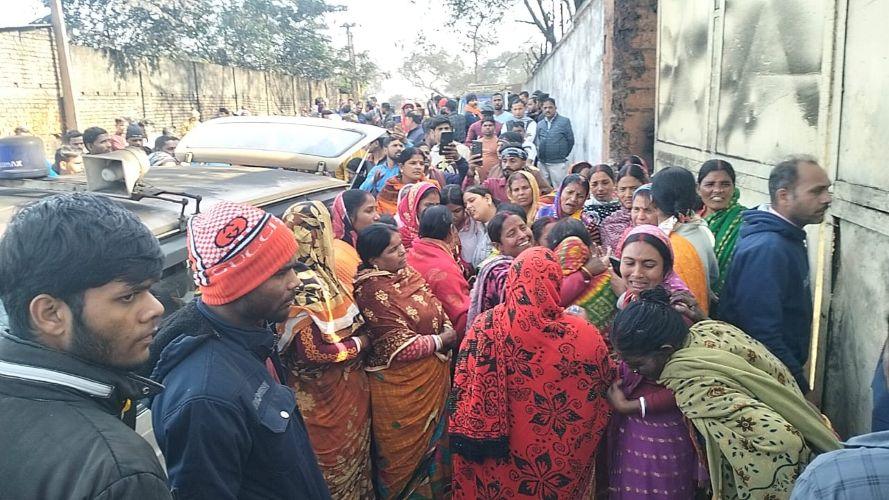 गिरिडीहः बालमुकुंद फैक्ट्री में एक हफ्ते में दूसरे मजदूर की मौत, परिजनों ने मुख्य गेट किया जाम