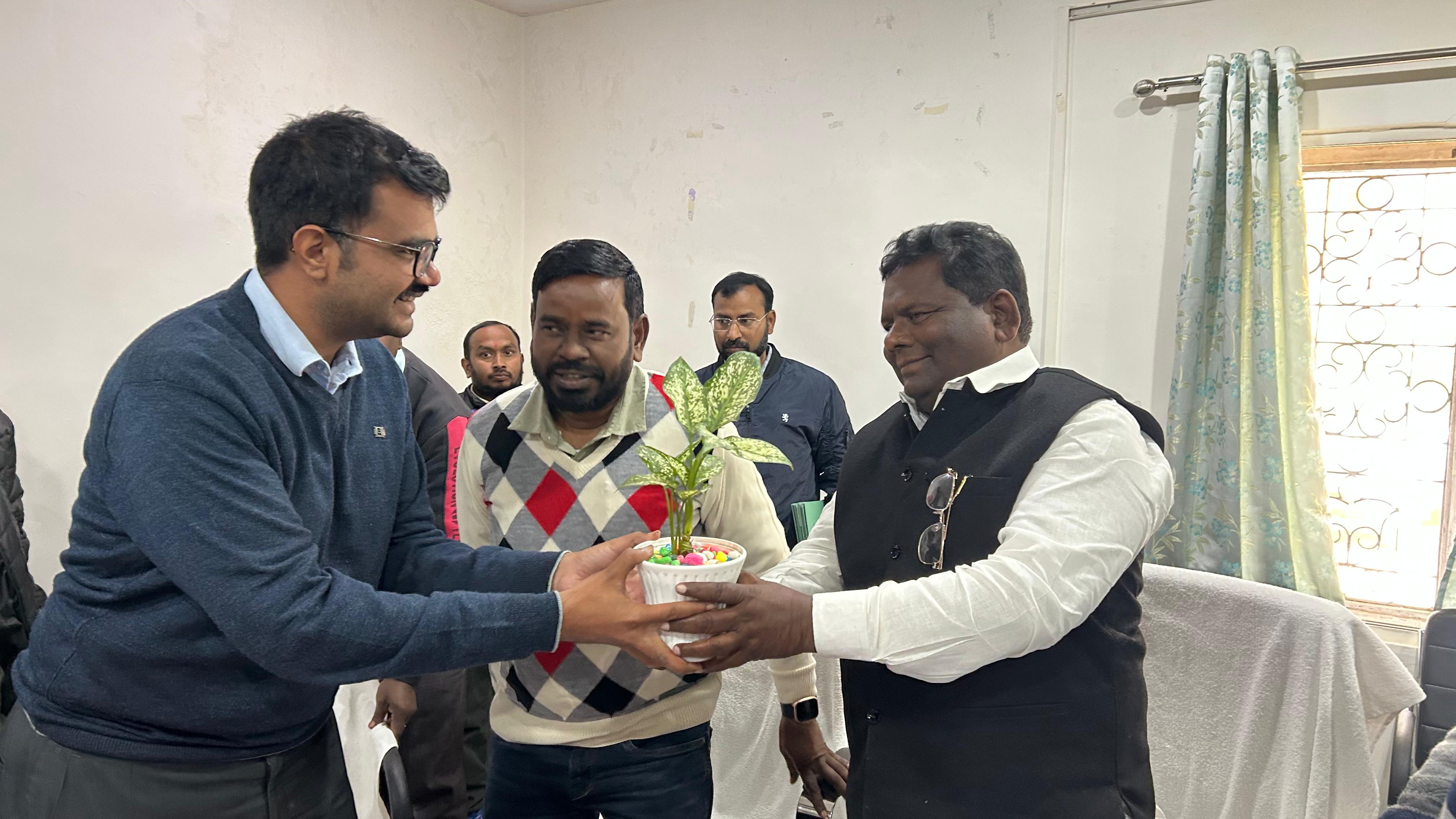 विस की सदाचार समिति पहुंची लातेहार, योजनाओं की हुई समीक्षा