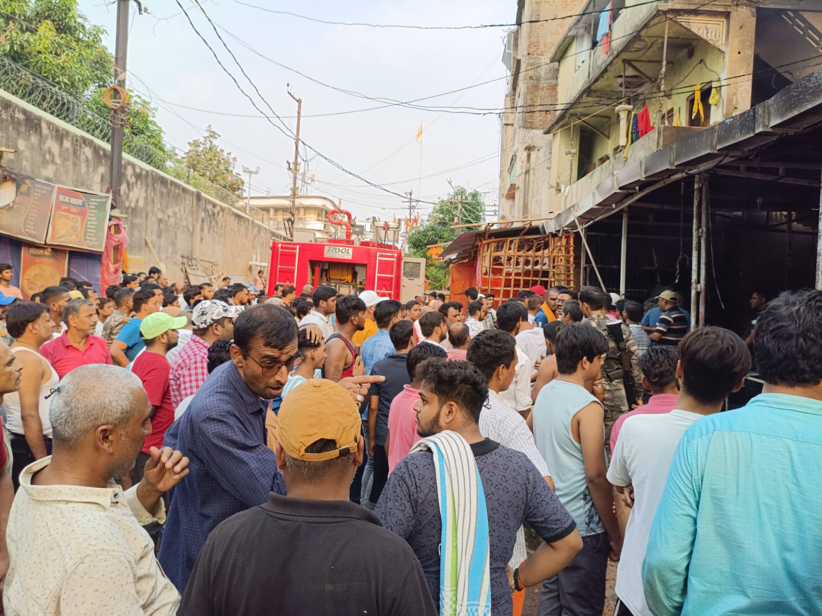 देवघरः दुकान में लगी आग, सामान जलकर राख