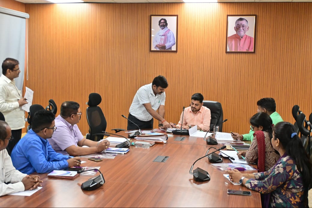 धनबादः सत्यापित किसानों को शीघ्र दें कृषि ऋण माफी योजना का लाभ- डीसी