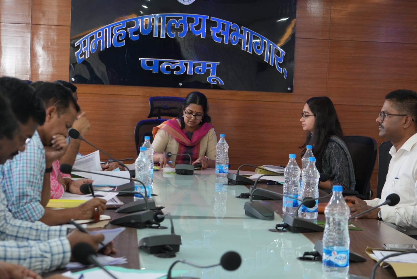पलामूः 1200 से अधिक मतदाता वाले बूथों का करें सत्यापन- डीसी