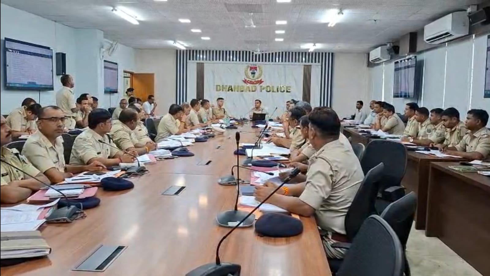 धनबादः पुलिस ने एक माह में 1167 मामलों का किया निष्पादन, ट्रैफिक से वसूले 63 लाख जुर्माना