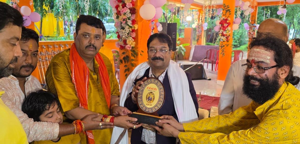 धनबादः गुरु पूर्णिमा पर साईं मंदिर में भव्य भंडारा, पालकी यात्रा में शामिल हुए हजारों श्रद्धालु