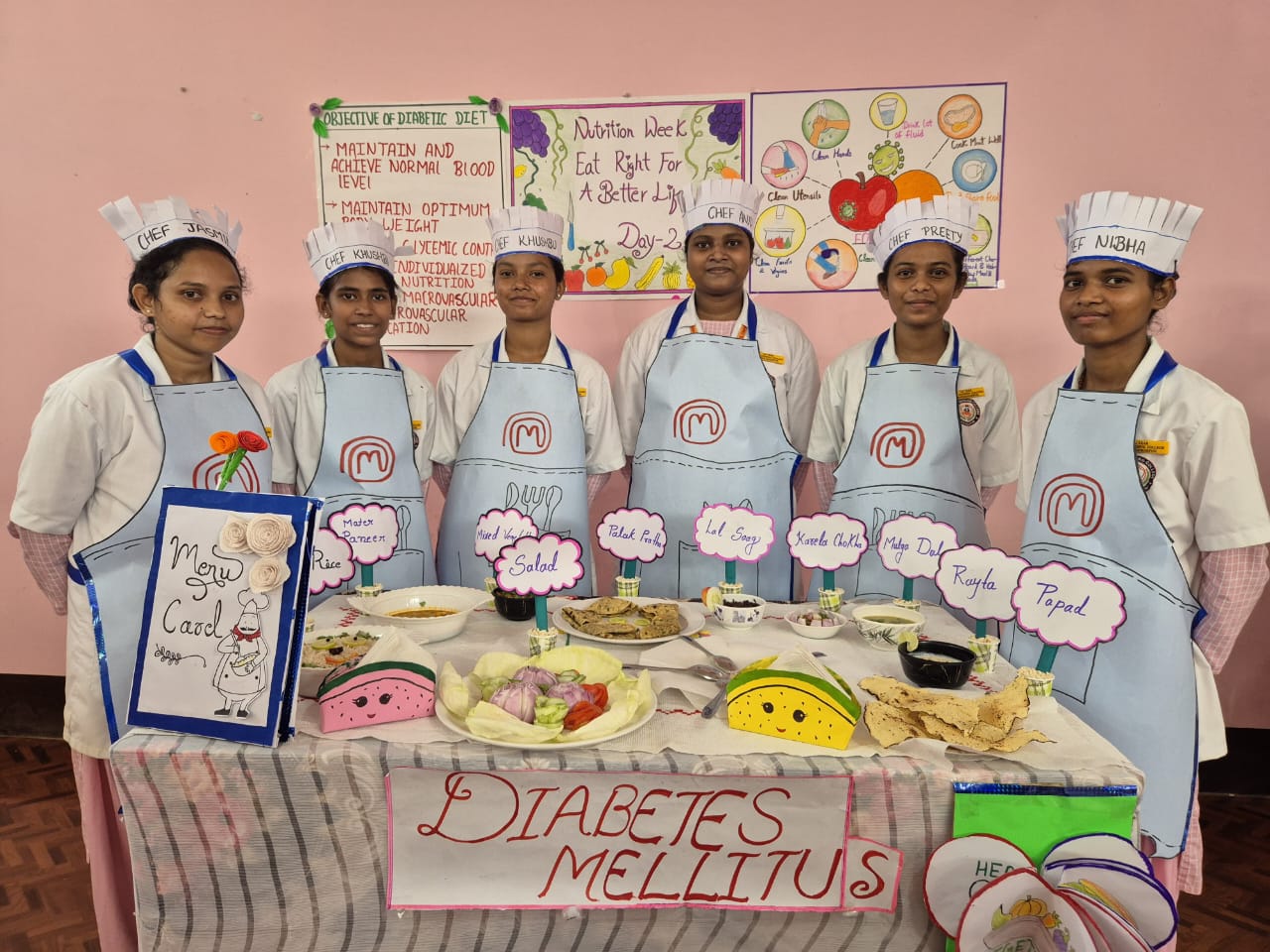 चक्रधरपुरः सूर्या नर्सिंग कॉलेज में पोषण सप्ताह, छात्राओं ने पौष्टिक भोजन के बताए फायदे