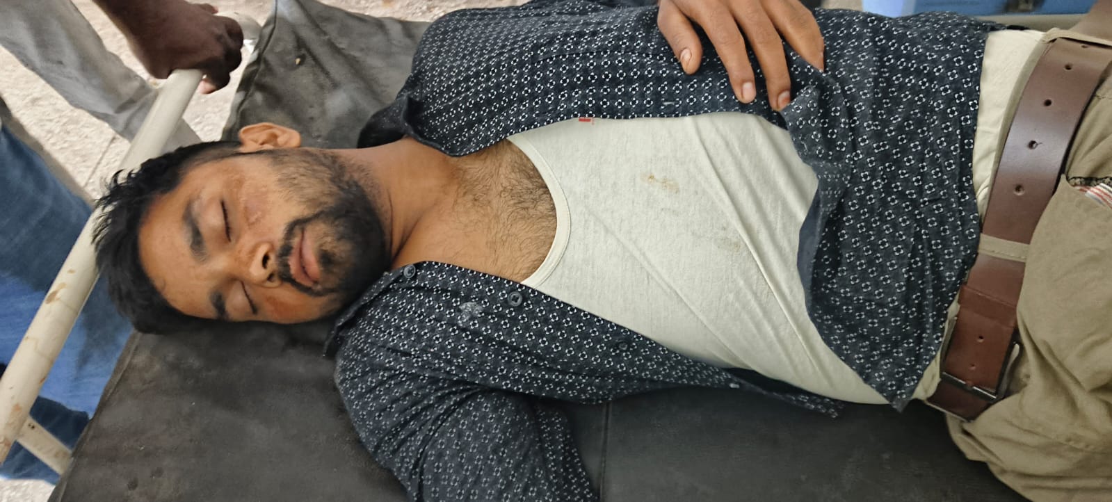 लातेहारः नशाखुरानी गिरोह का शिकार हुआ युवक, अस्पताल में भर्ती कराना पड़ा