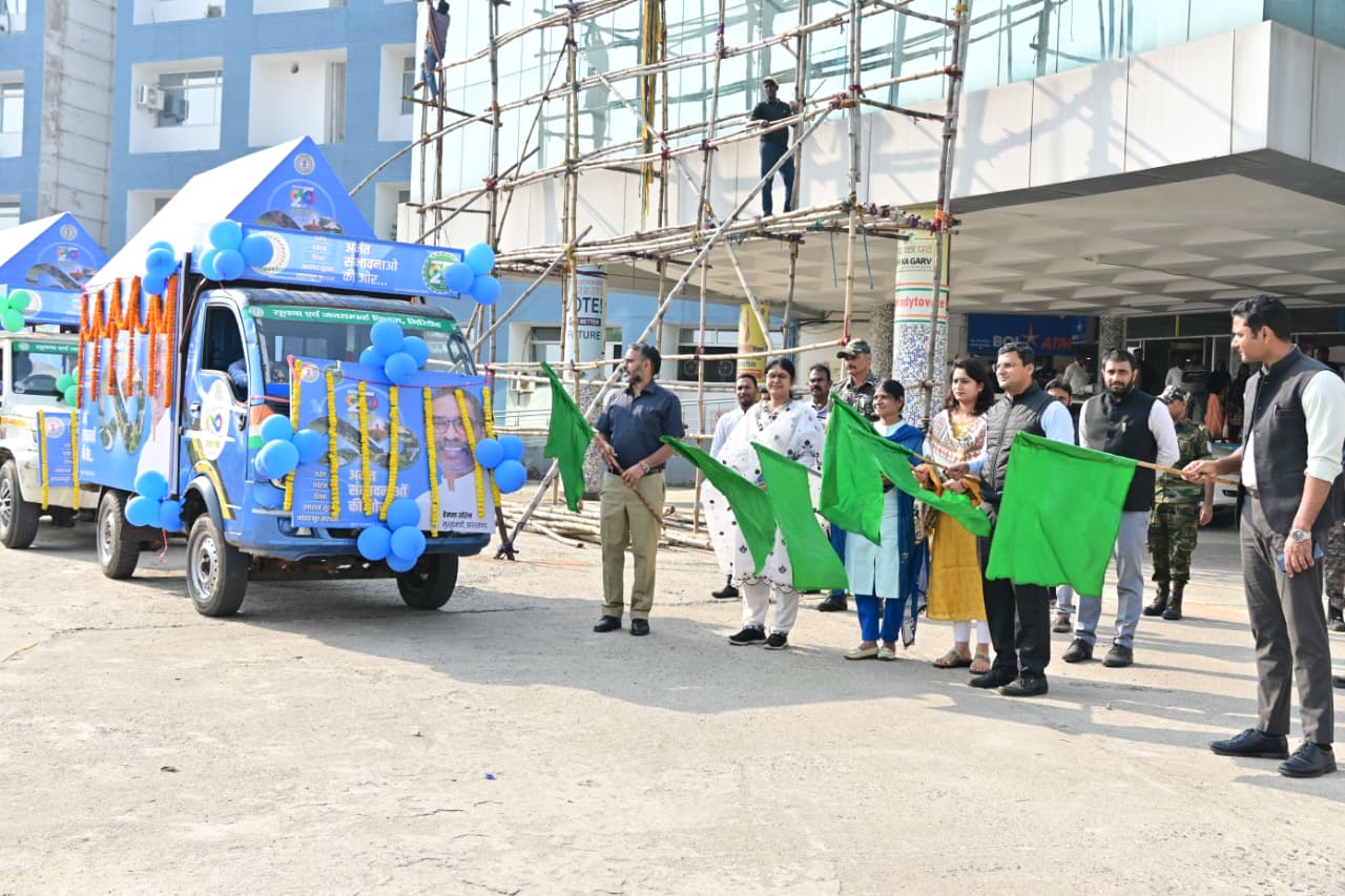 गिरिडीहः झारखंड स्थापना दिवस की तैयारी, डीसी ने जागरूकता रथ किया रवाना