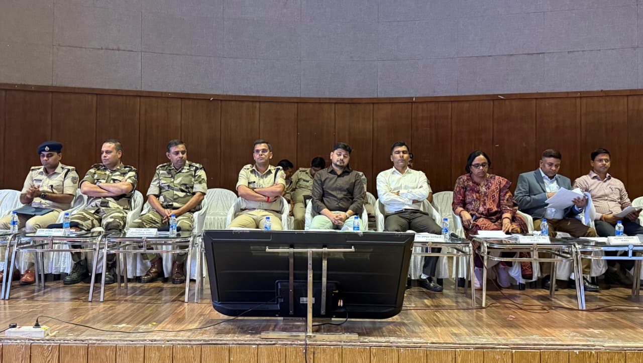 अवैध खनन के खिलाफ सख्ती बरतें- धनबाद डीसी