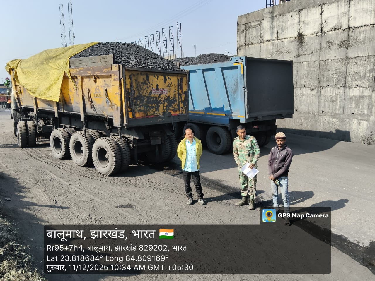 लातेहारः नियमों को ताक पर रख कोयले की ढुलाई, 5 हाइवा व 3 ट्रैक्टर जब्त