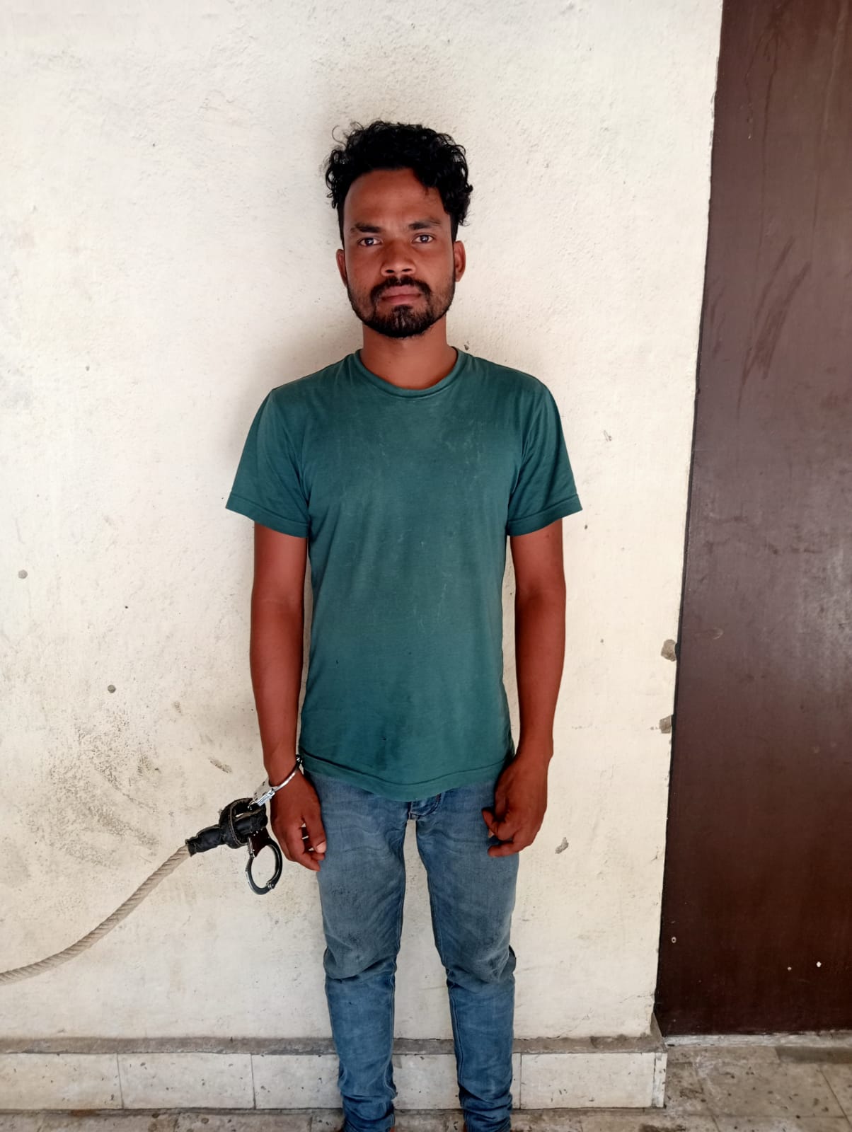 रामगढ़ः फरार वारंटी गिरफ्तार, पुलिस ने भेजा जेल