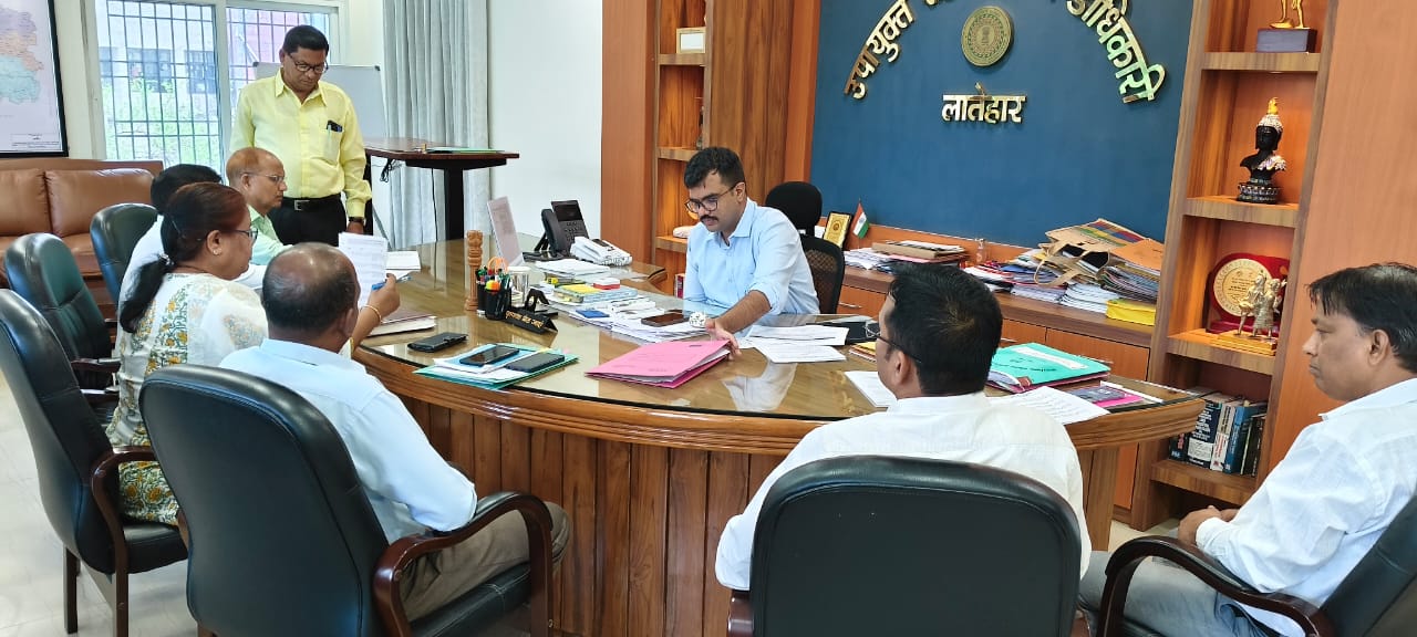 लातेहारः जिले में डिजिटल स्वास्थ्य सेवाओं को बढ़ावा दिया जायेगा- डीसी
