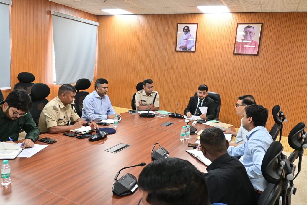 धनबादः तालाबों व सरकारी जमीन की सूची एक सप्ताह में सौंपें- डीसी