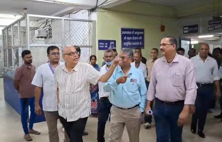 धनबादः स्वास्थ्य विभाग की टीम ने SNMMCH का किया निरीक्षण, सुविधाओं पर जताया संतोष