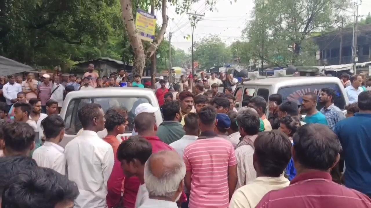 धनबाद में 3 लोगों की मौत मामलाः आक्रोशित ग्रामीणों ने BCCL कार्यालय में जड़ा ताला