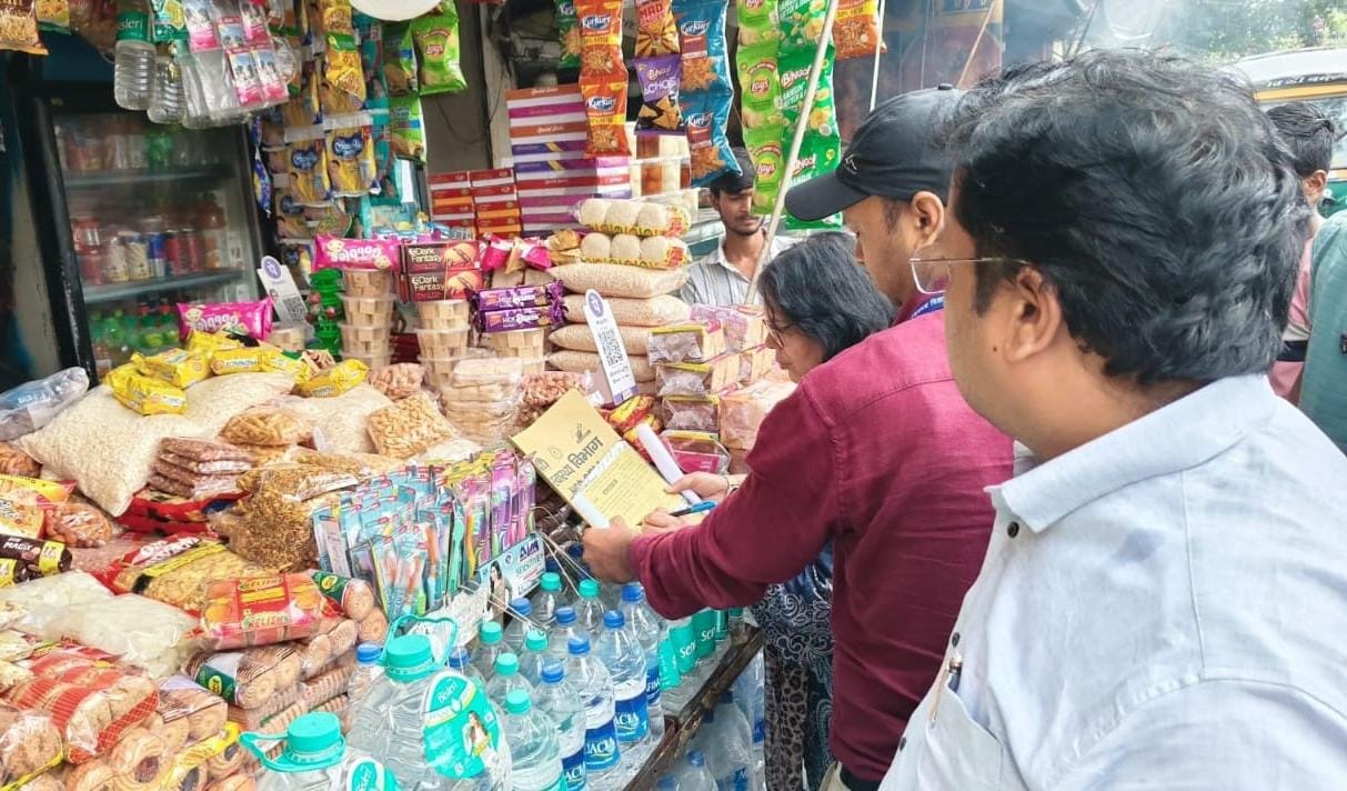 धनबादः तंबाकू विक्रेताओं पर कार्रवाई, 14 दुकानदारों से वसूला जुर्माना