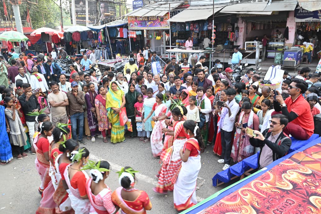 पलामूः झारखंड स्थापना दिवस के उपलक्ष्य में स्ट्रीट डांस का भव्य आयोजन