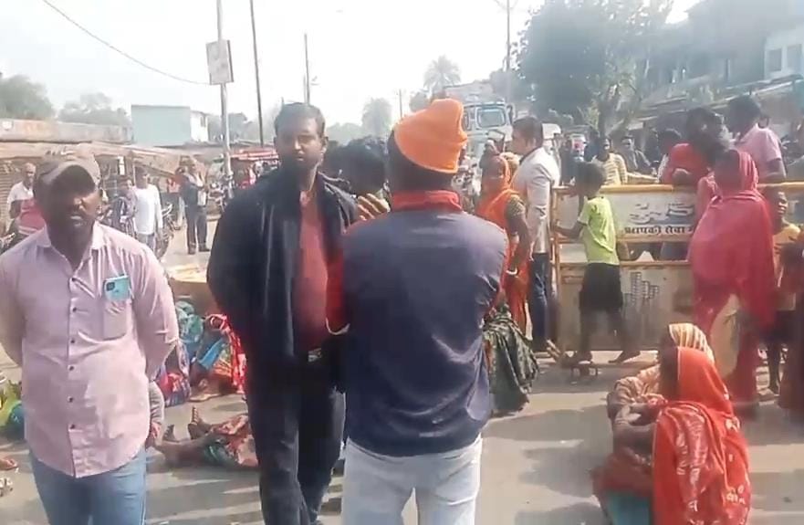 धनबादः टुंडी के प्रवासी मजदूर की महाराष्ट्र में मौत, शव पहुंचते ही फूटा ग्रामीणों का गुस्सा; सड़क जाम