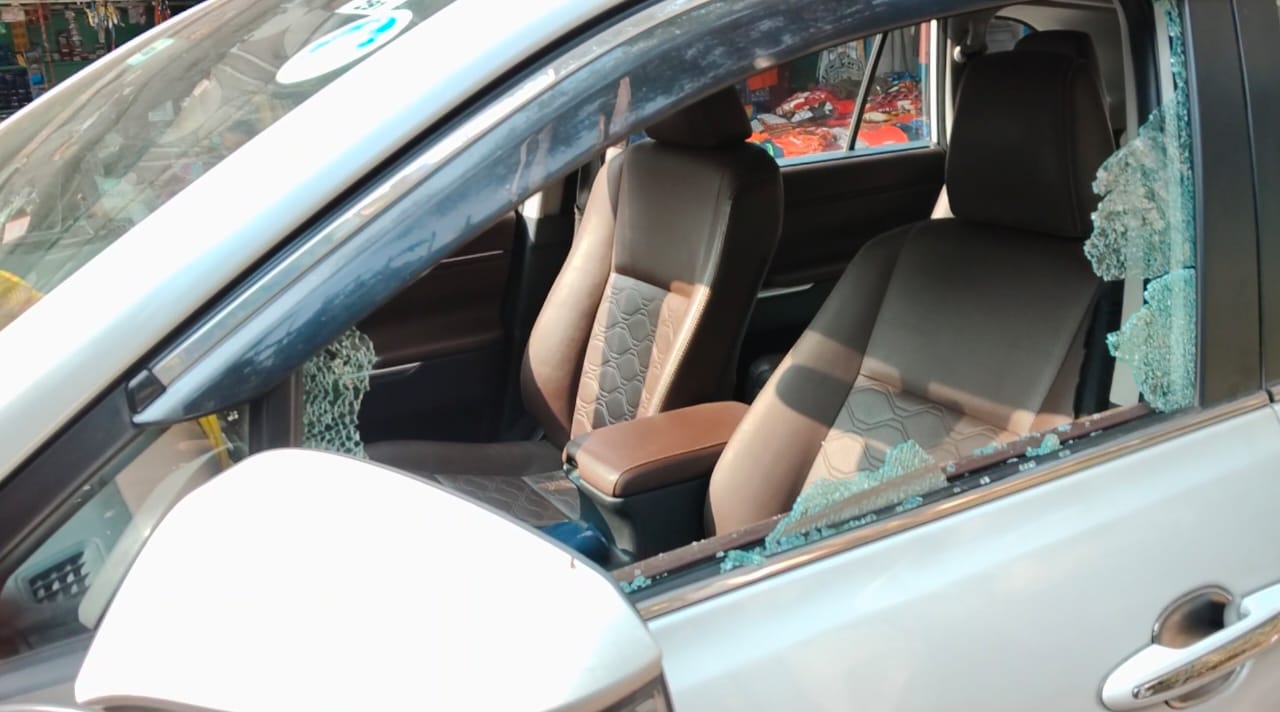 देवघरः कार का शीशा तोड़ लैपटॉप व दस्तावेज की चोरी, जमशेदपुर का रहने वाला है पीड़ित