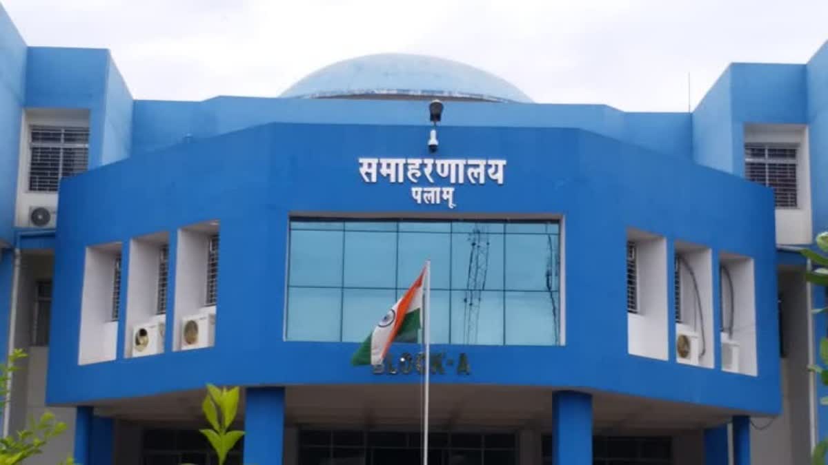 पलामूः सदर CO पर लगे आरोपों की जांच अब तक शुरू नहीं, डीसी ने बनाई थी समिति