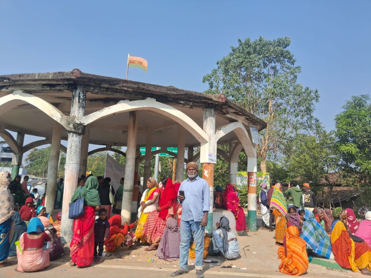 लातेहारः वन विभाग के खिलाफ ग्रामीणों का धरना, NOC नहीं देने का आरोप