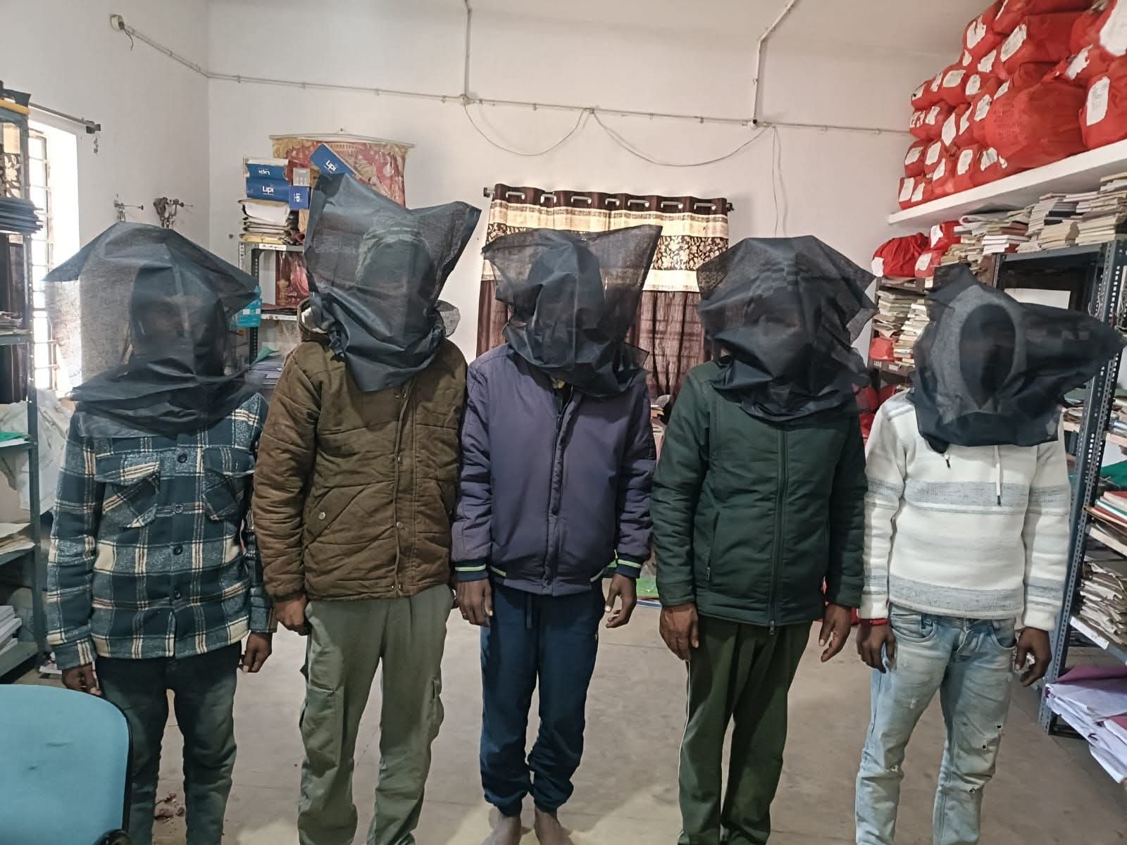 देवघरः ब्राउन शुगर की खरीद-बिक्री करते 5 युवक गिरफ्तार