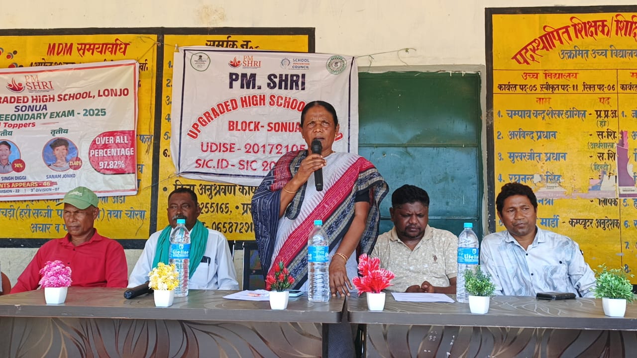 चाईबासाः शिक्षित समाज निर्माण को स्कूलों में मूलभूत सुविधाएं जरूरी- सांसद