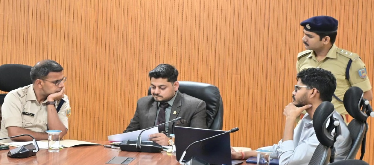 धनबादः होमगार्ड की बहाली प्रक्रिया जल्द शुरू करें- डीसी