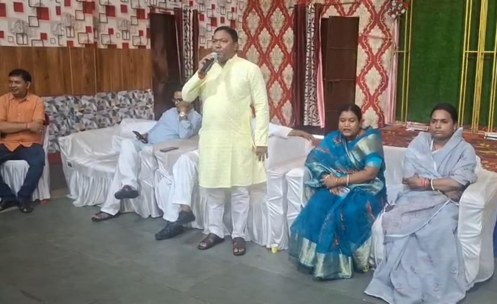 धनबादः 15वें वित्त आयोग की बकाया राशि को लेकर पंचायत प्रतिनिधियों में रोष