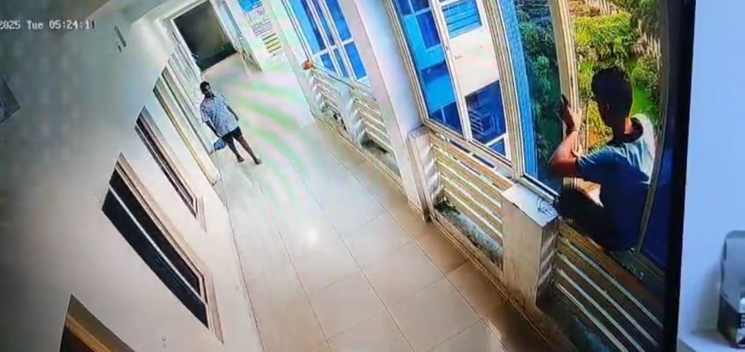 चाईबासाः स्कूल हॉस्टल की तीसरी मंजिल से 10वीं के छात्र ने लगाई छलांग, मौत