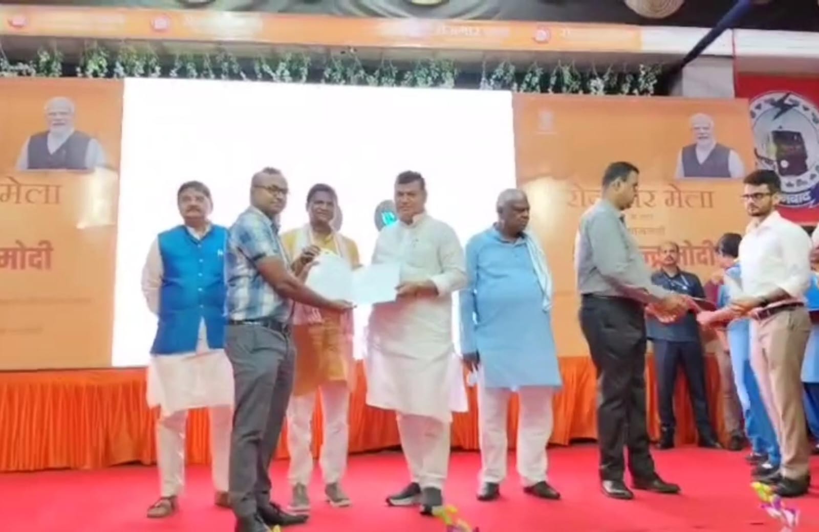 धनबादः रोजगार सृजन मेले में 143 अभ्यर्थियों को मिला नियुक्ति पत्र