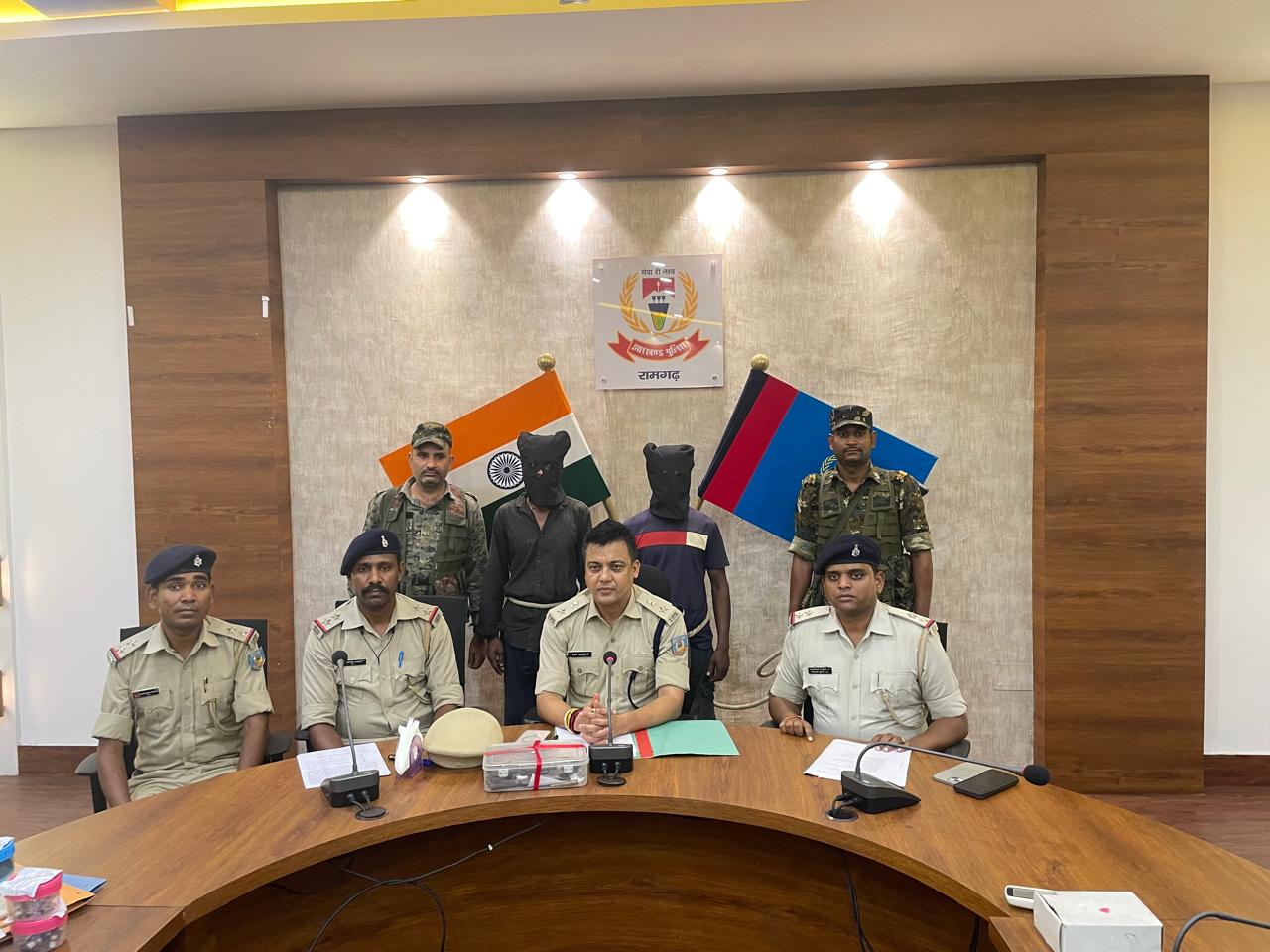 रामगढ़: जंगल से पूर्व JPC सदस्य समेत 2 अपराधी हथियार के साथ गिरफ्तार
