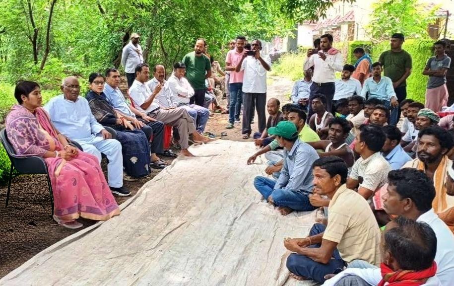 धनबादः आसनबनी में पुलिस लाठीचार्ज पर उबाल, दोषियों के खिलाफ कार्रवाई की मांग