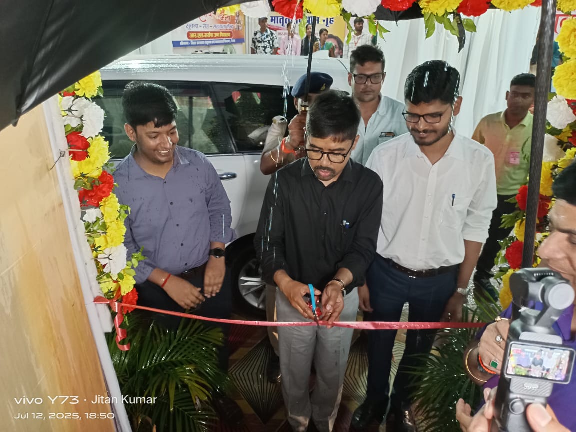 देवघरः श्रावणी मेले में हाइटेक मीडिया सेंटर का डीसी ने किया उद्घाटन