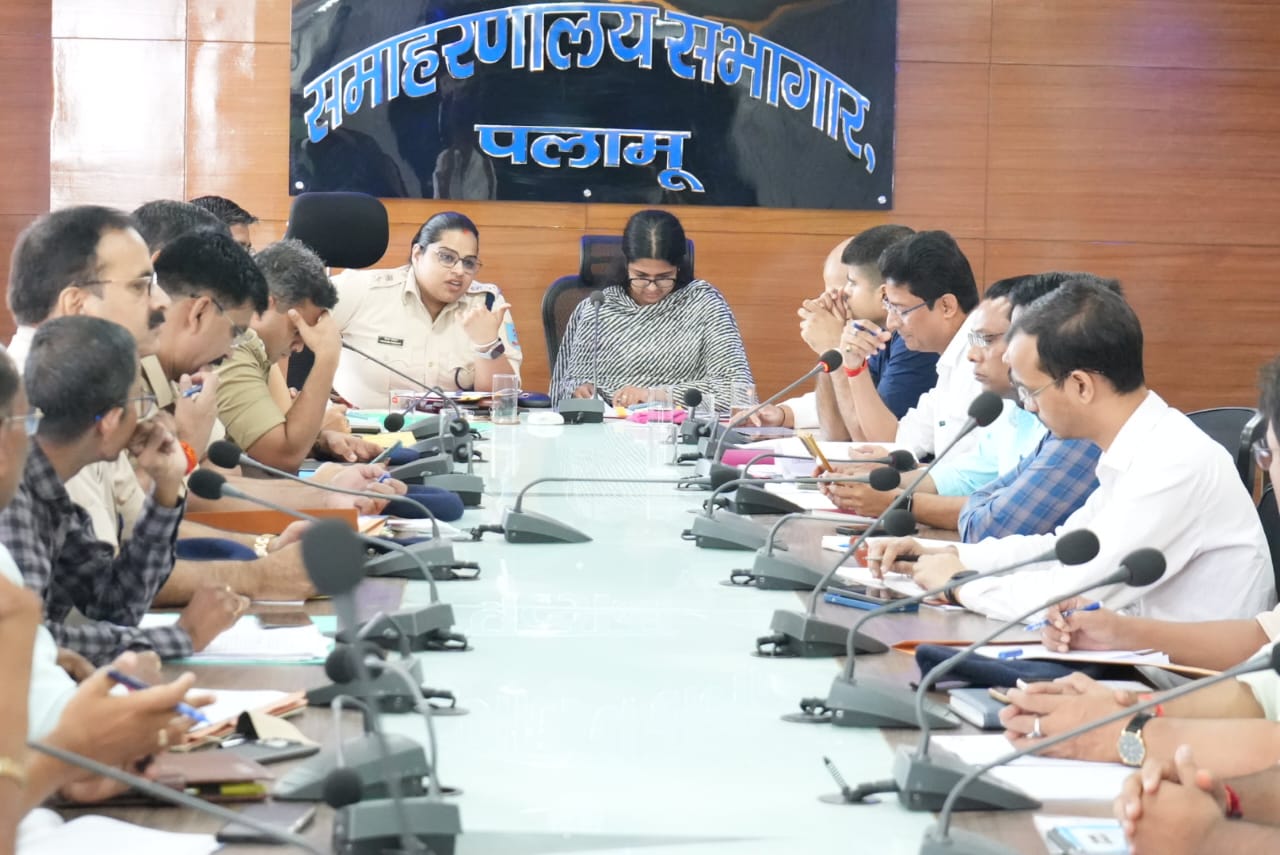 पलामूः जिले में अगस्त में 596 वाहनों की हुई जांच,14.63 लाख वसूला जुर्माना