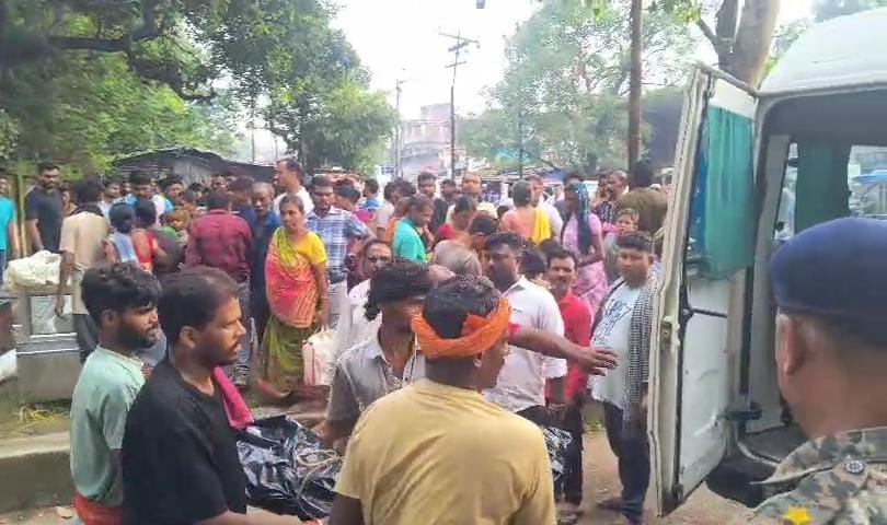 लोदना हादसाः मुआवजा व नियोजन पर लिखित आश्वासन के बाद धरना समाप्त, परिजन ले गए तीनों शव