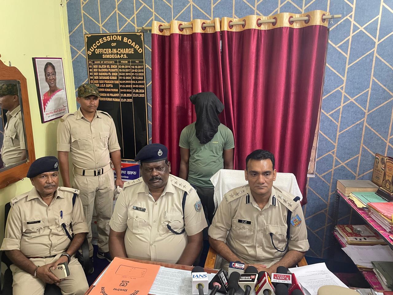 सिमडेगाः 19 मवेशी लदे दो वाहन जब्त, चालक गिरफ्तार