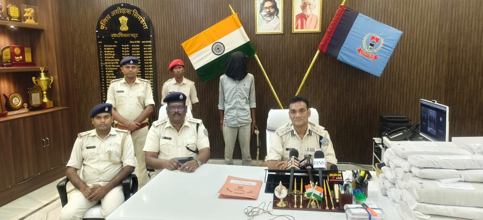 सिमडेगाः कार से 62.62 किलो गांजा बरामद, चालक गिरफ्तार