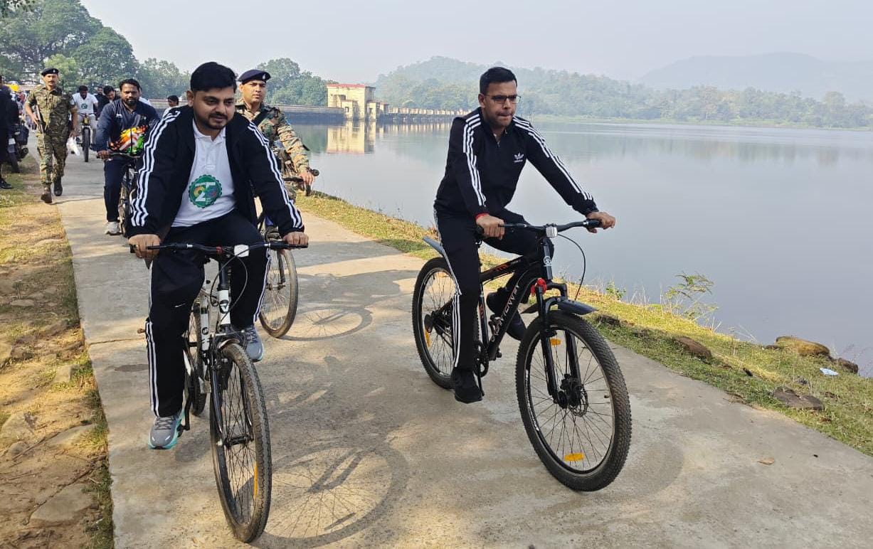धनबादः तोपचांची झील किनारे साइक्लोथॉन, अधिकारियों और छात्रों ने लिया हिस्सा
