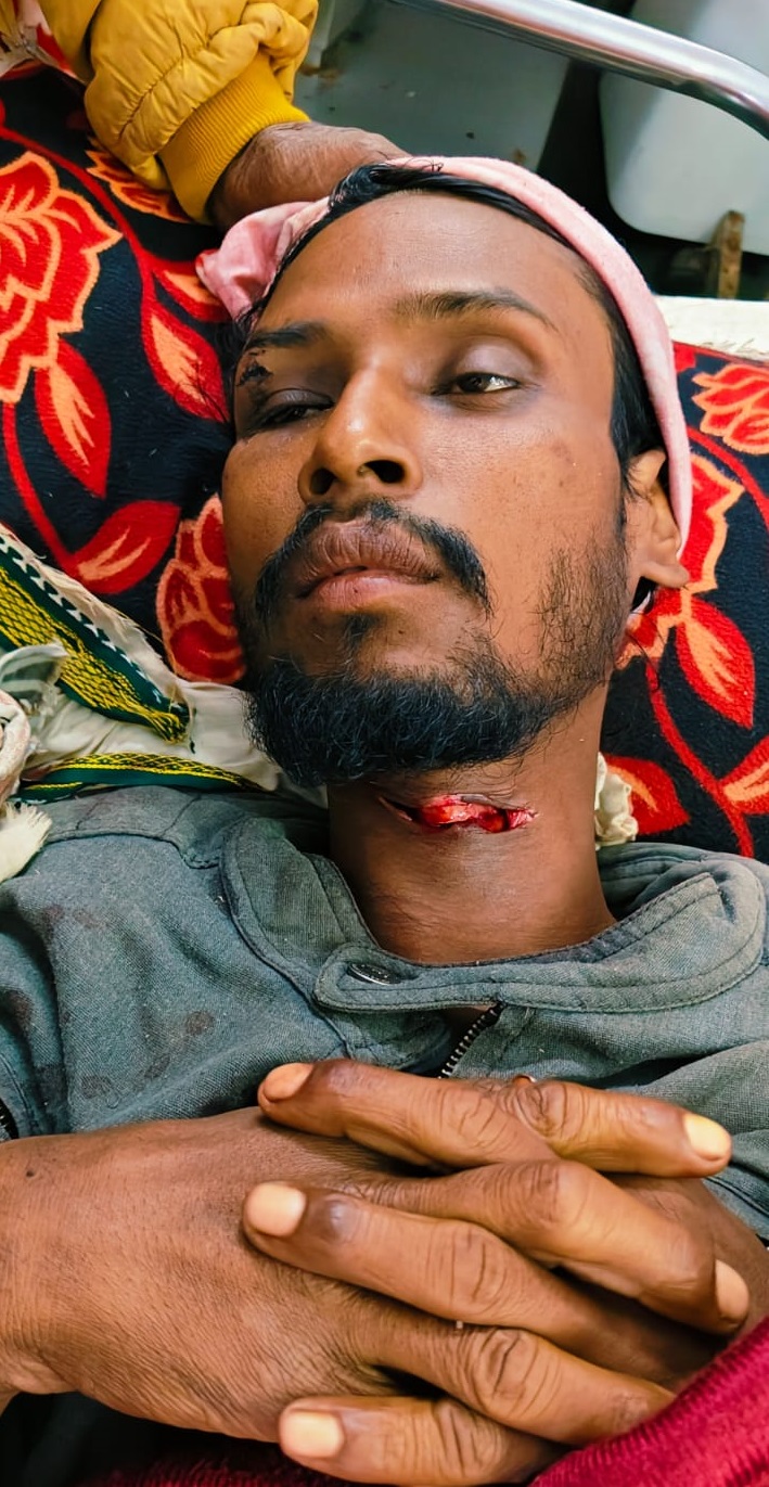 मनोहरपुरः युवक ने चाकू से खुद का गला रेतकर किया आत्महत्या का प्रयास