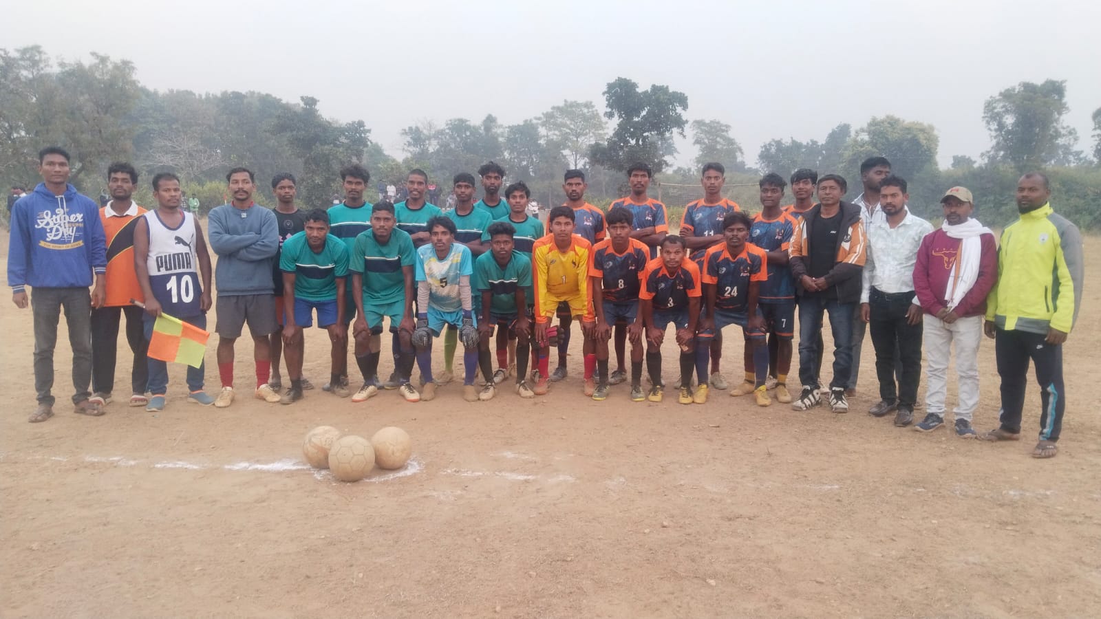 चक्रधरपुरः फुटबॉल प्रतियोगिता में असवीन एफसी की टीम विजेता