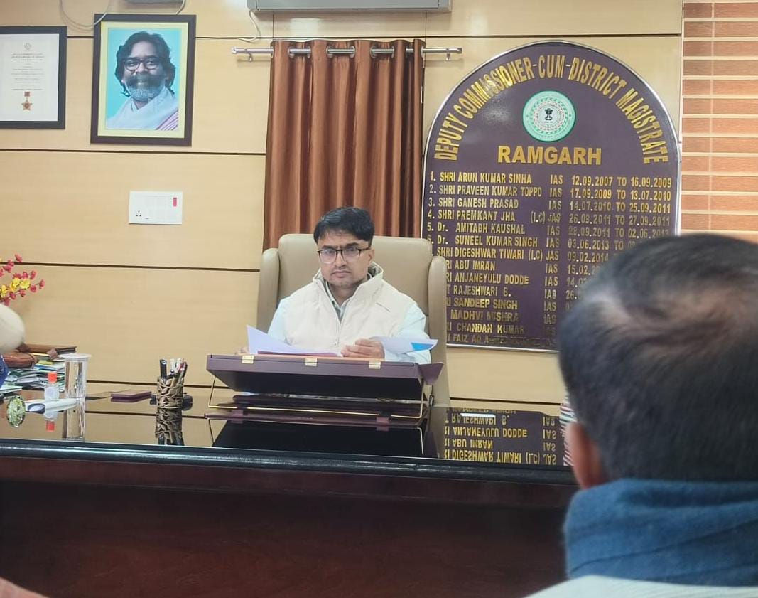 नशा का कारोबार करने वालों के खिलाफ कड़ी कार्रवाई करें: रामगढ़ डीसी