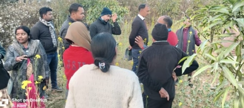 रामगढ़ः JPSC के प्रशिक्षु अधिकारियों का कोराम्बे पंचायत में योजनाओं की ली जानकारी