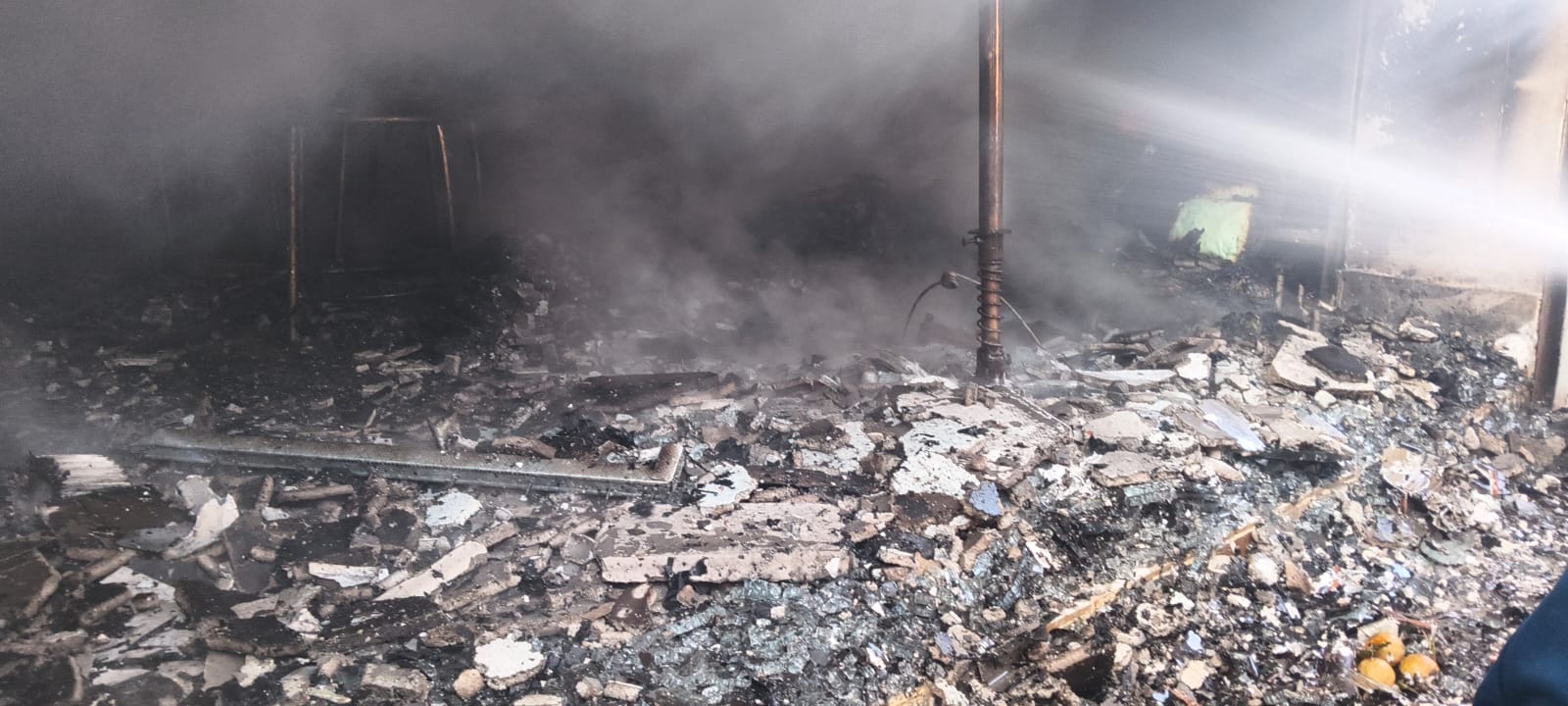 चक्रधरपुरः रेलवे गार्ड के घर में लगी आग, लाखों की संपत्ति जलकर राख