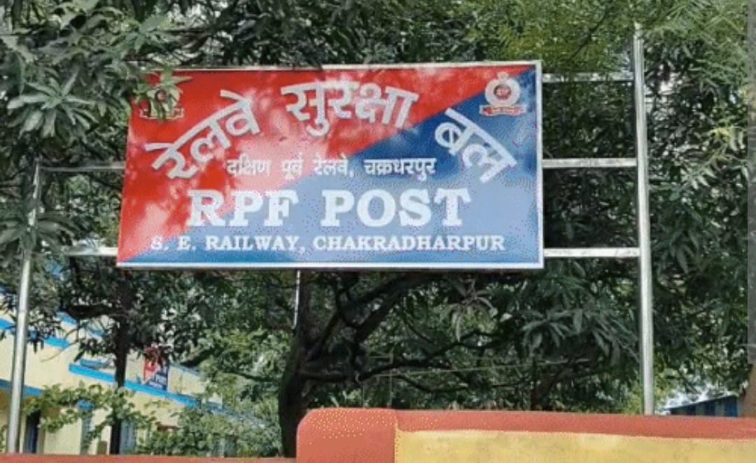 चक्रधरपुरः रेलवे का केबल चोरी मामले में 5 आरोपी गिरफ्तार