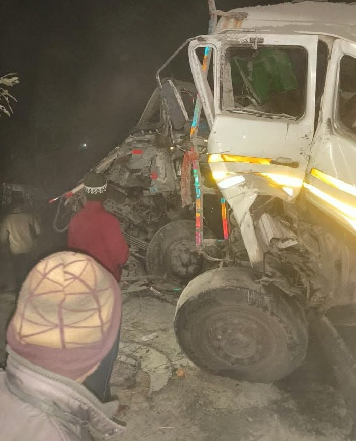 रामगढ़ः लारी बुध बाजार के पास ट्रेलर के धक्के से हाइवा चालक की मौत
