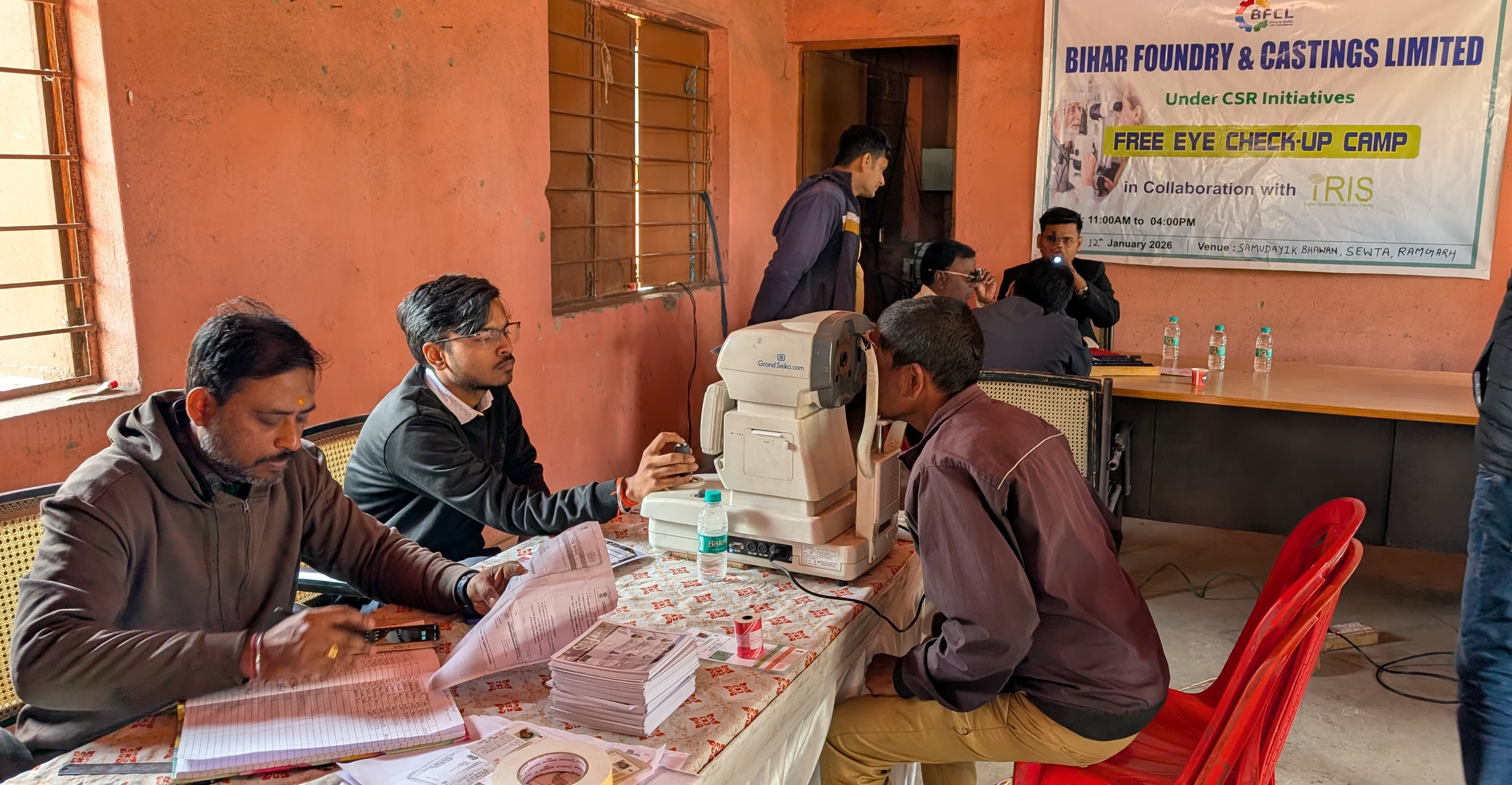 रामगढ़ः बीएफसीएल के शिविर में 146 लोगों की निःशुल्क नेत्र जांच