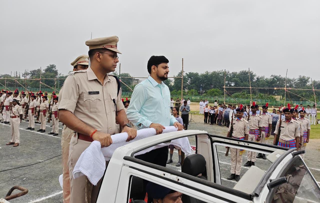धनबाद में स्वतंत्रता दिवस की तैयारीः DC-SSP ने किया फुल ड्रेस रिहर्सल परेड का निरीक्षण
